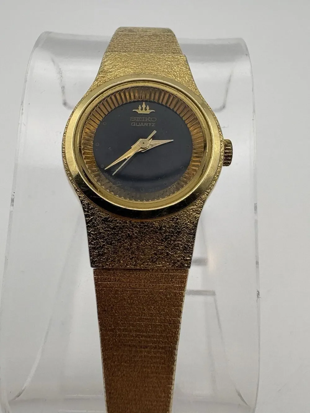 Vintage Seiko Quartz Ladies Watch 8Y21-0010 Gold Tone Black Dial New Batt Runs